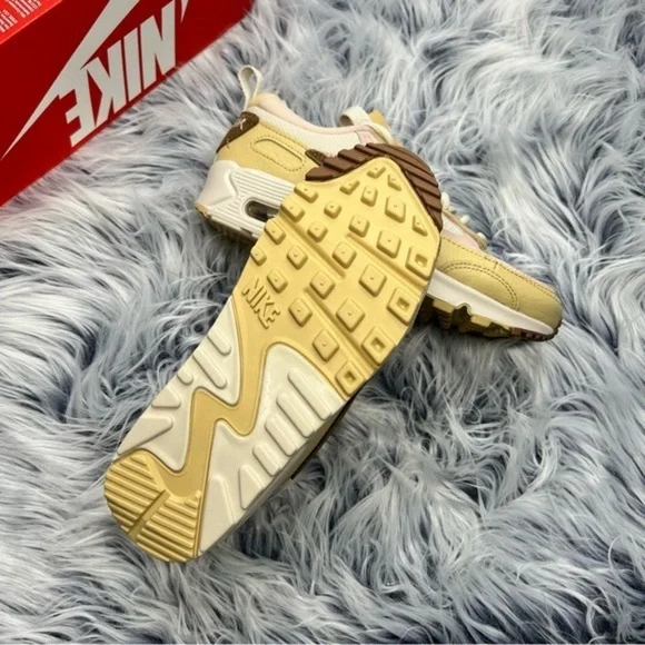 Nike Air Max 90 Futura - Picture 4 of 5